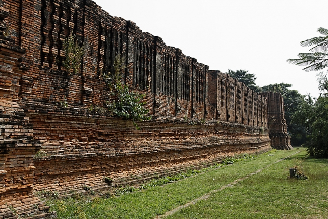 Prasat Nakhon Luang-006